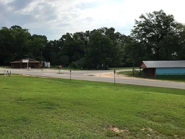 Building Photo - 2bd/1ba SPACIOUS CONVERTED LENOX GENERAL STORE