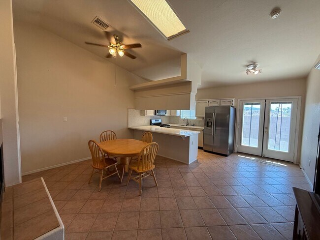 Building Photo - Yuma Meadows Townhouse - Furnished or Unfurnished