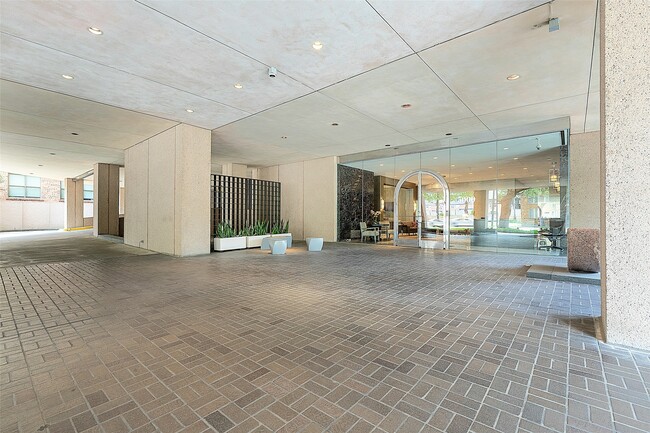 Building Photo - 5000 Montrose Blvd