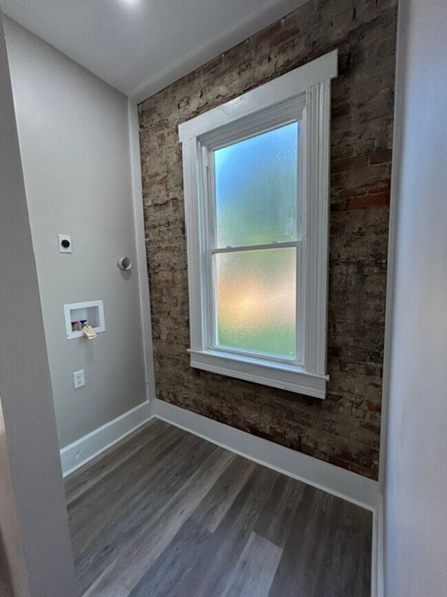 Building Photo - 19-21 S. Van Lear St.