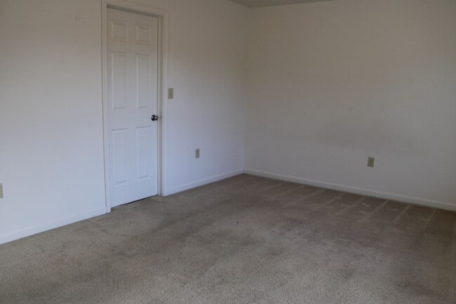 Building Photo - 12 W High St