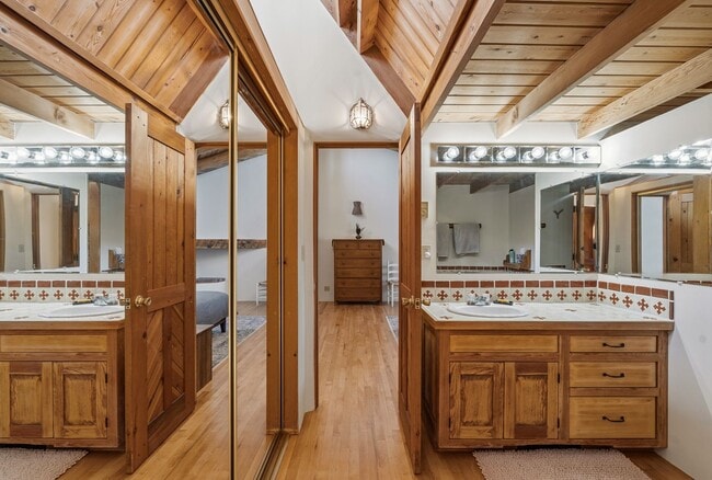 Building Photo - Enchanting Country Adobe