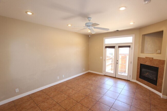 Building Photo - 4BR Home in Rio Homes | Split Floor Plan + Near NAU & CCC