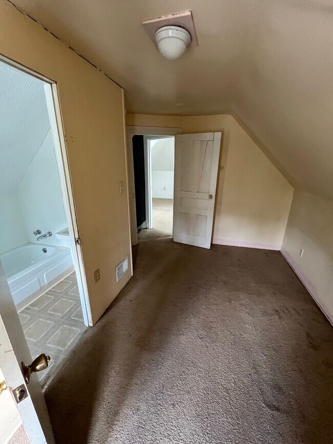 Building Photo - 208 McKinley St