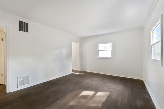 Building Photo - Charming 2BR Ranch Home with Modern Finishes and Spacious Yard