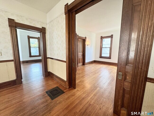 Building Photo - 23 Quintard Ave
