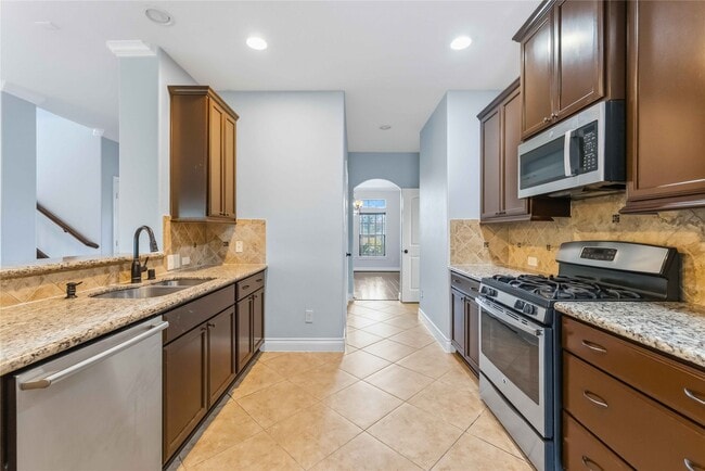 Building Photo - 25327 Oak Knot Dr