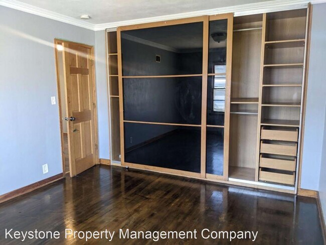 Building Photo - 3 br, 1.5 bath House - 1923 E. Court Street