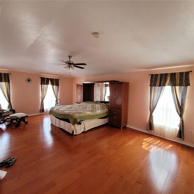 Building Photo - 4124 SW 33rd St