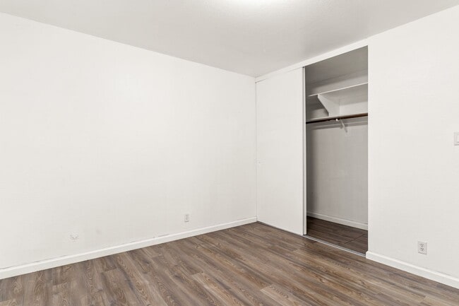 Building Photo - 2674 Parker Ave