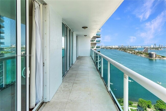 Building Photo - 1800 N Bayshore Dr
