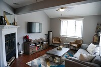 Building Photo - Stunning 1 Bdrm Condo in the Heart of Down...