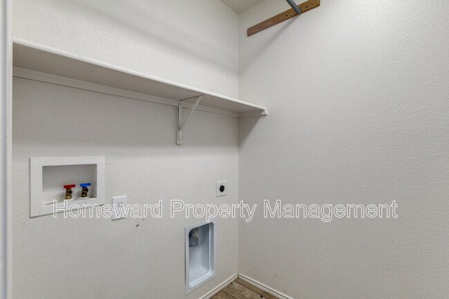 Building Photo - 325 Chalkstone Dr