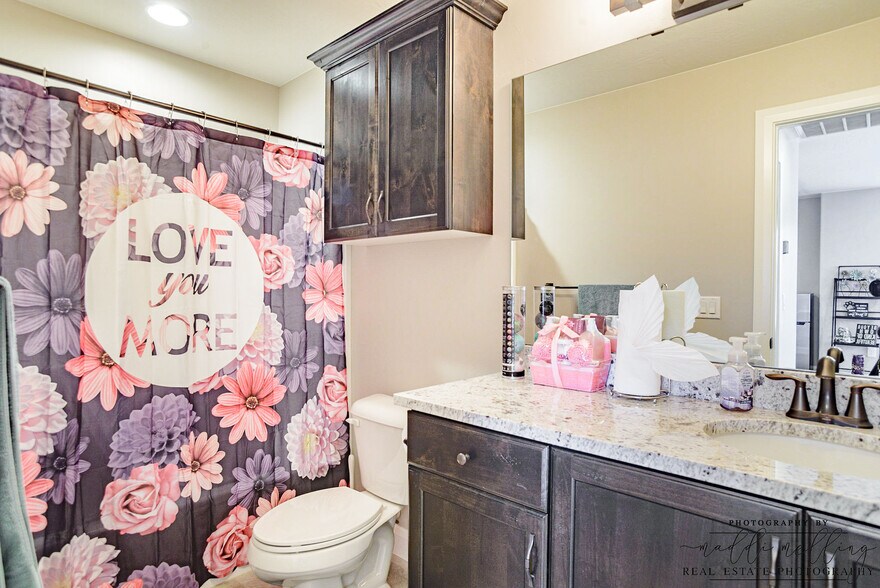 Building Photo - 325 N Red Stone Rd