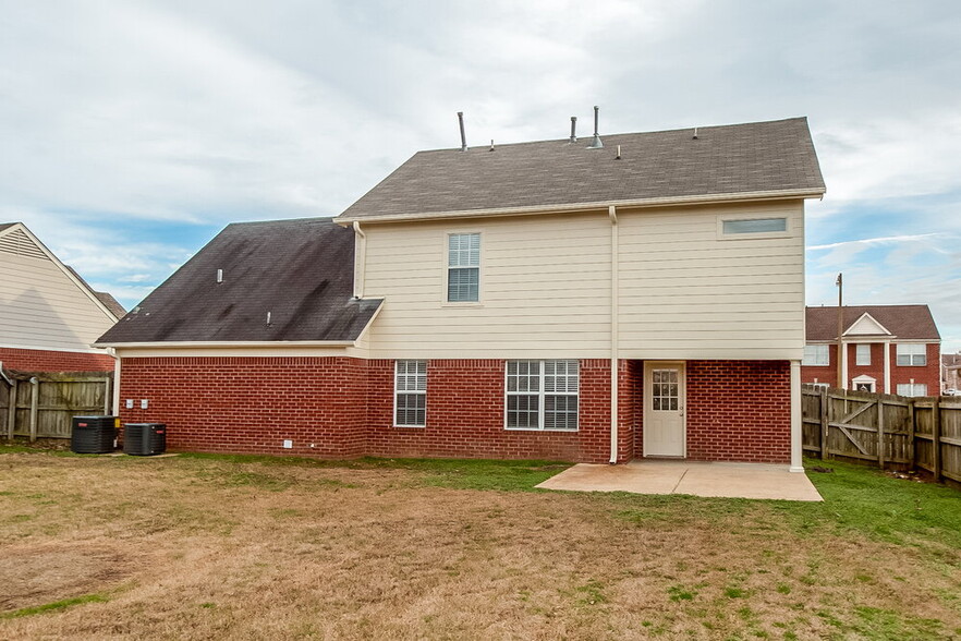 Building Photo - 906 Lakemont Dr