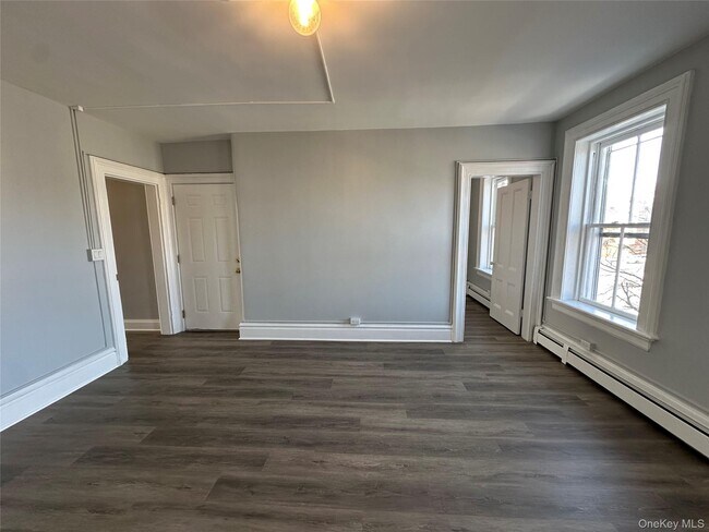 Building Photo - 87 Broadway