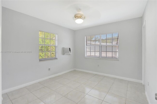 Building Photo - 1021 SW 3rd St