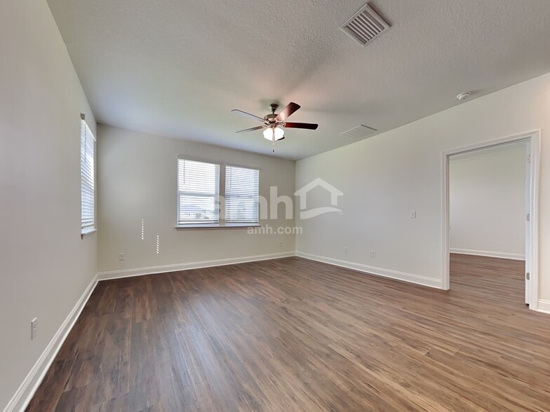 Building Photo - 370 Banyan Frst Dr