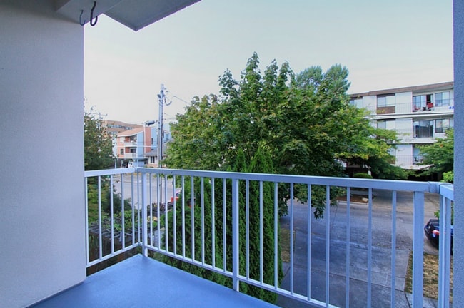 Building Photo - Recently Updated 1 Bed Condo in Ballard!