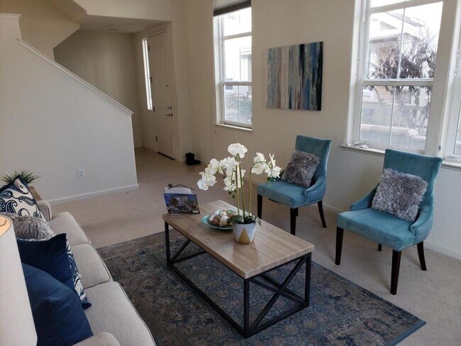 Building Photo - Exceptional 3 Bed 2.5 Bath Townhome in Mor...