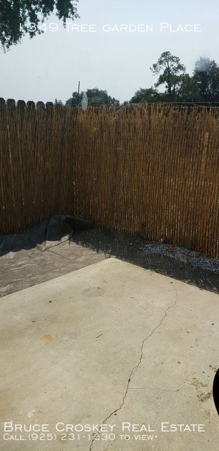 Building Photo - Move in ready! Pets ok