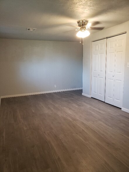 Building Photo - 1001 Bell Dr