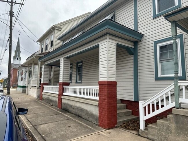 Building Photo - 129 E Market St