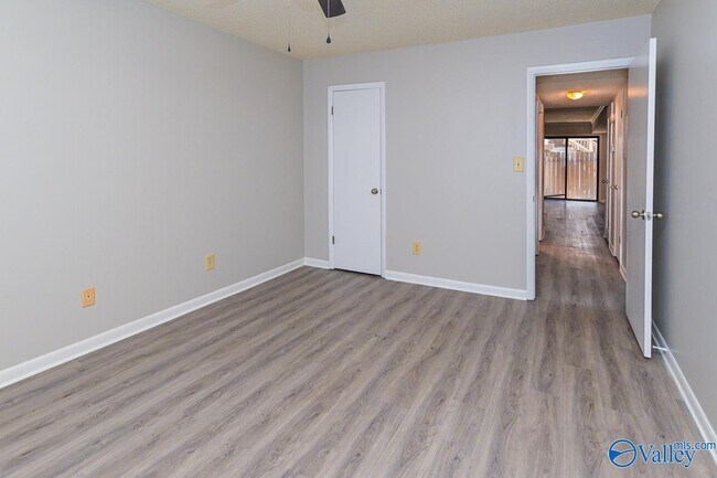 Building Photo - 2225 Golf Rd SW