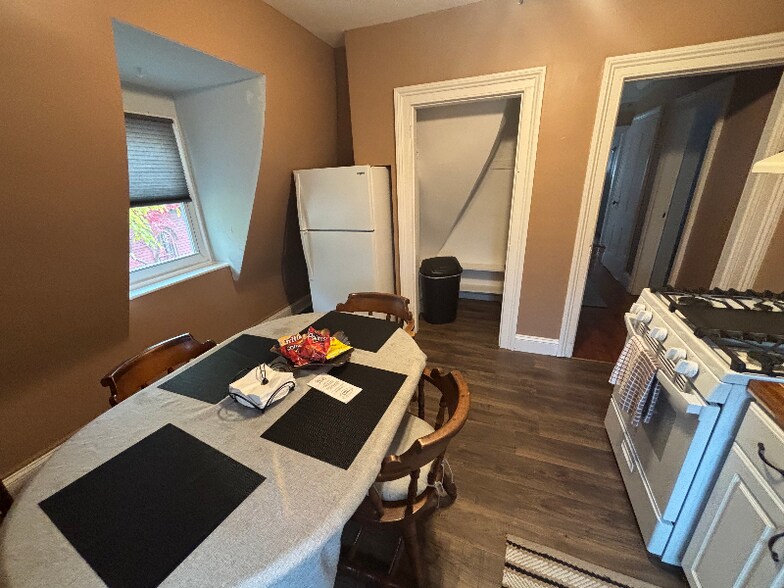 Building Photo - 83 S Hamilton St