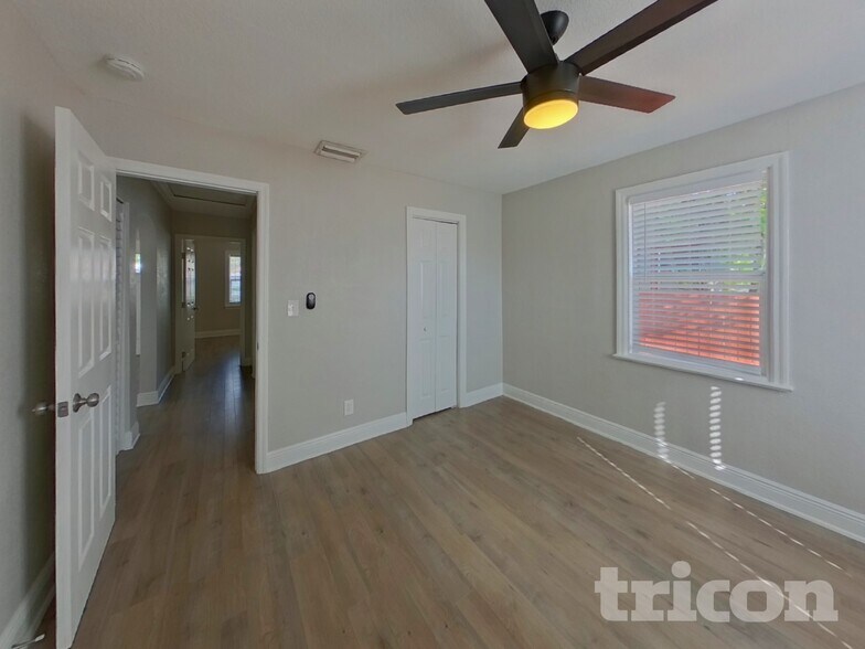 Building Photo - 2462 6th Ave N