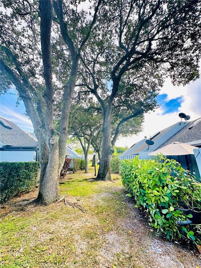 Building Photo - 33 Deer Creek Rd