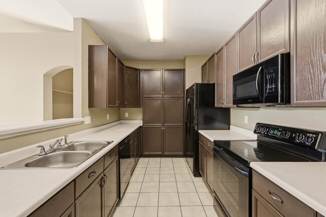 Building Photo - 2 Bed 2 Bath Condo With Balcony!