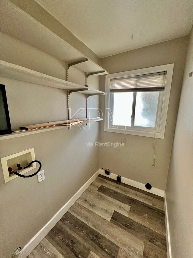 Building Photo - 636 S Tuxedo Ave