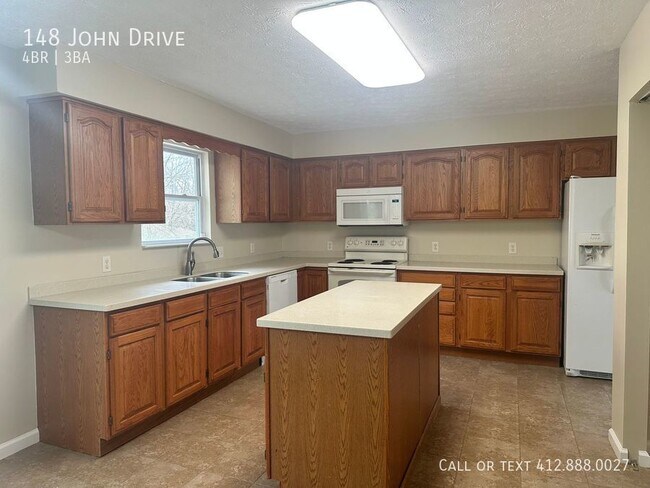 Building Photo - 4 bedroom 3 bath Canonsburg
