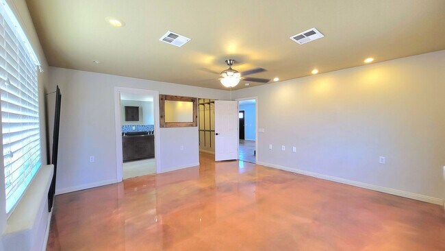 Building Photo - 831 David Adam Rd