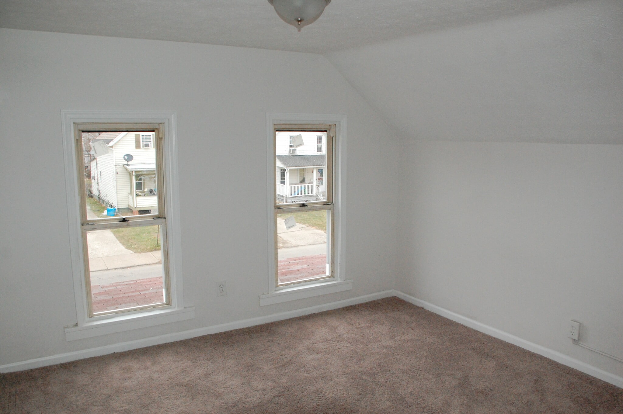 Building Photo - 575 W 13th St