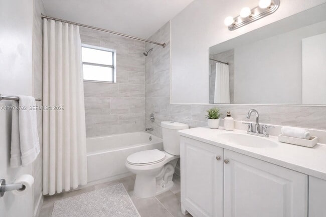 Building Photo - 400 NE 1st St