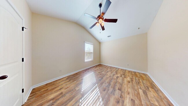 Building Photo - Nice 4 Bedroom Home in Solamere