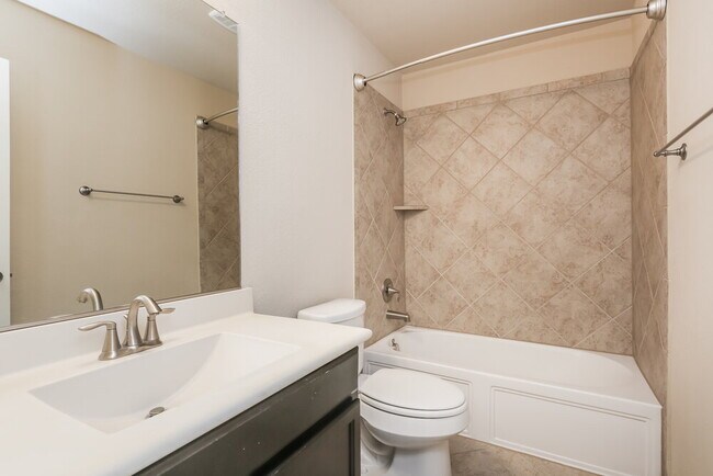 Building Photo - 517 Pawnee St