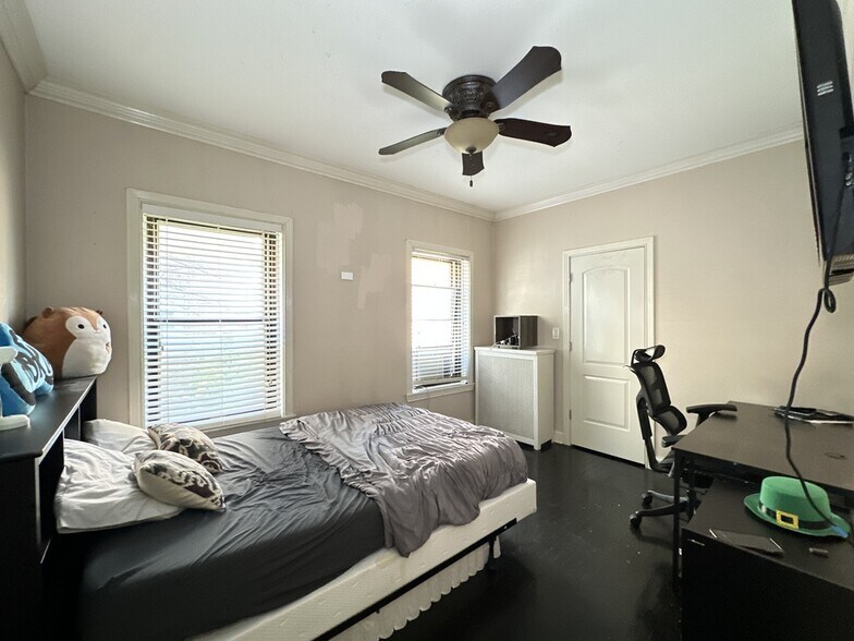 Building Photo - 6424 N Magnolia Ave