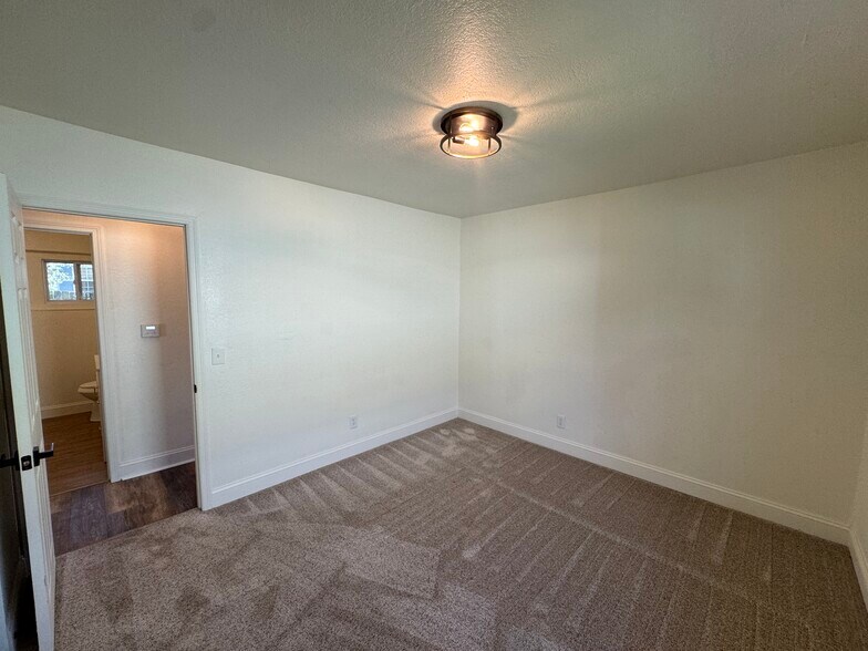 Building Photo - 1712 Vada Cir