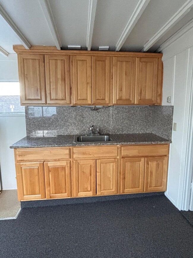 Building Photo - Charming 1 bed/1 bath Studio/Apartment In ...