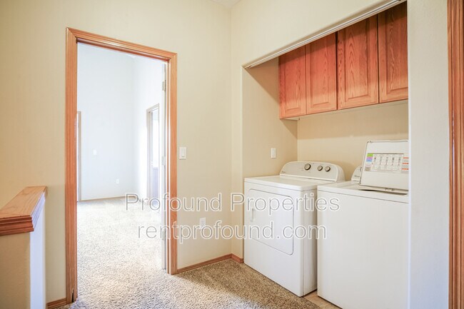 Building Photo - 2623 NE Rocky Butte Rd