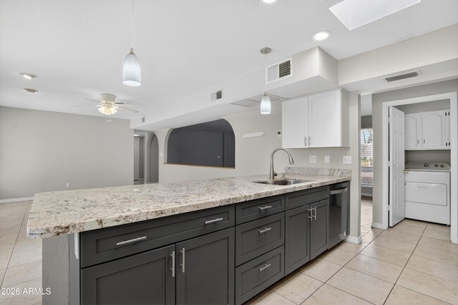 Building Photo - 6843 E Redfield Rd