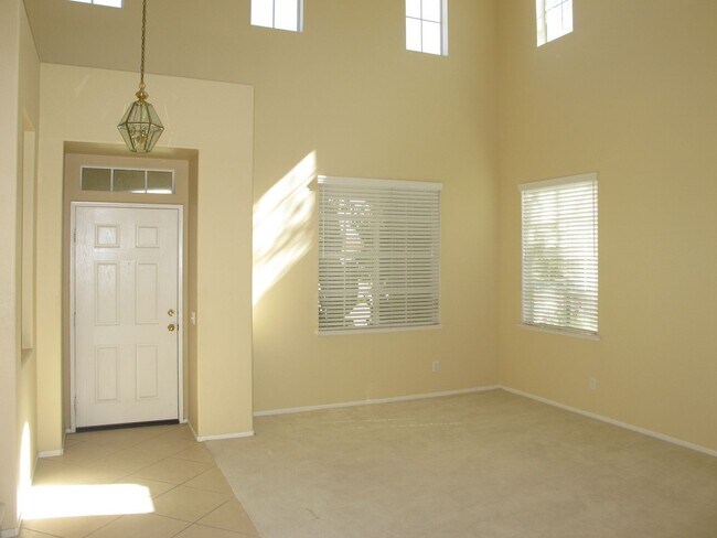 Building Photo - Four Bedroom Three Bathroom Home in Murrieta!