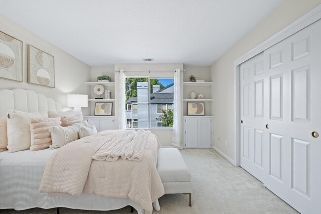 Building Photo - 1735 Parkview Green Cir