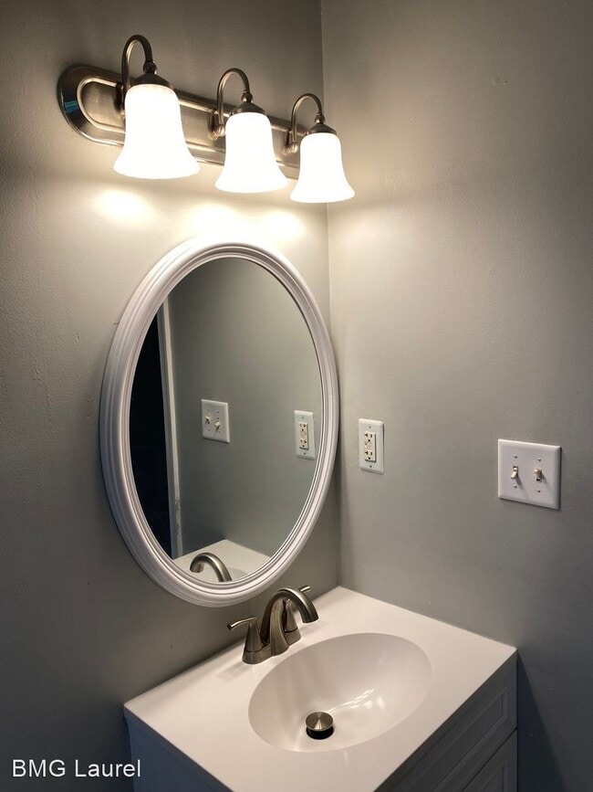 Building Photo - 1 br, 1 bath House - 19 Post Office Ave Un...