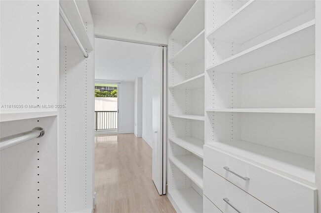 Building Photo - 1756 N Bayshore Dr
