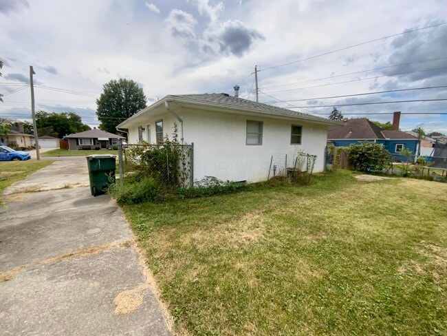 Building Photo - 1570 E Gates St
