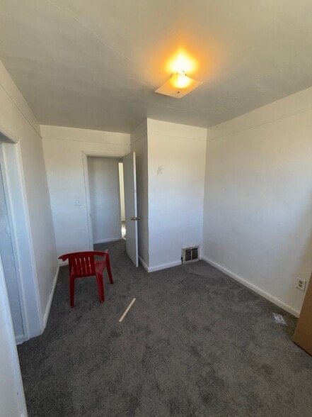 Building Photo - 634 Damon St